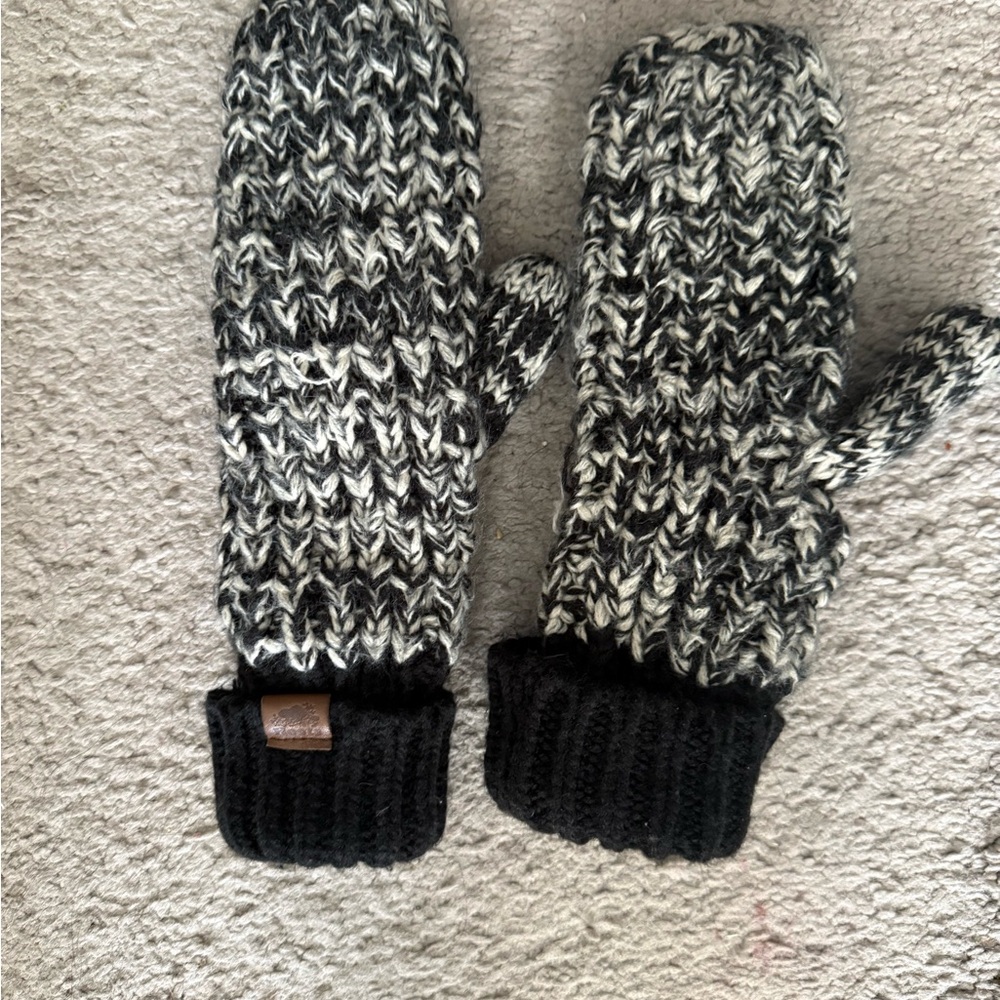 Chunky Knit Black and White Mittens